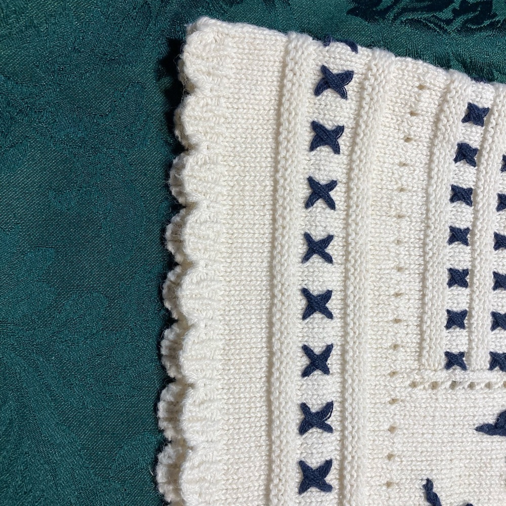 EAGLE RIVER SWEATER TOP SIZE MED - Picture 9 of 9